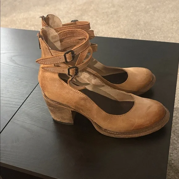 Freebird by Steven Randi size 8 tan - Picture 2 of 7